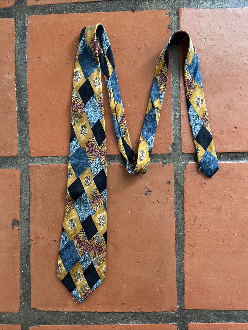 True vintage 1980s Men's Yellow and Blue Patterned Italian silk Tie